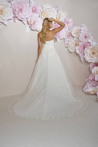 Trouver une robe de mariée avec traîne à proximité de Yvetot