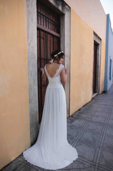 robe bohème fluide et dos travaillé